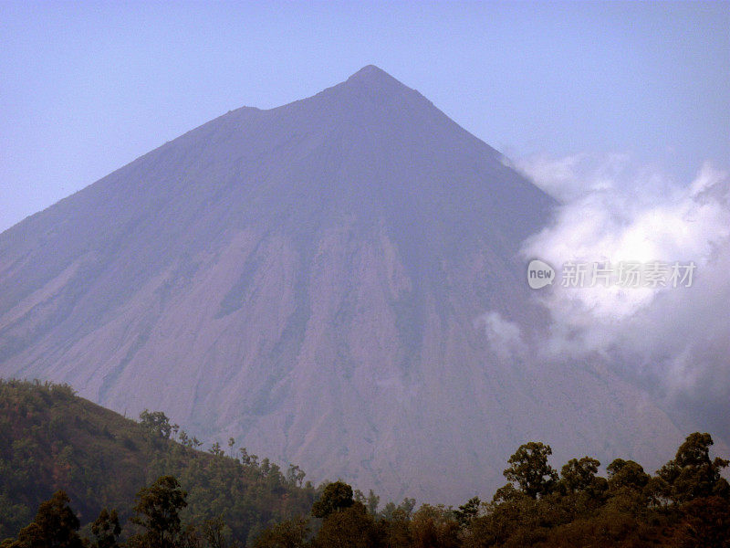 Inerie Volcano, Flores -印度尼西亚